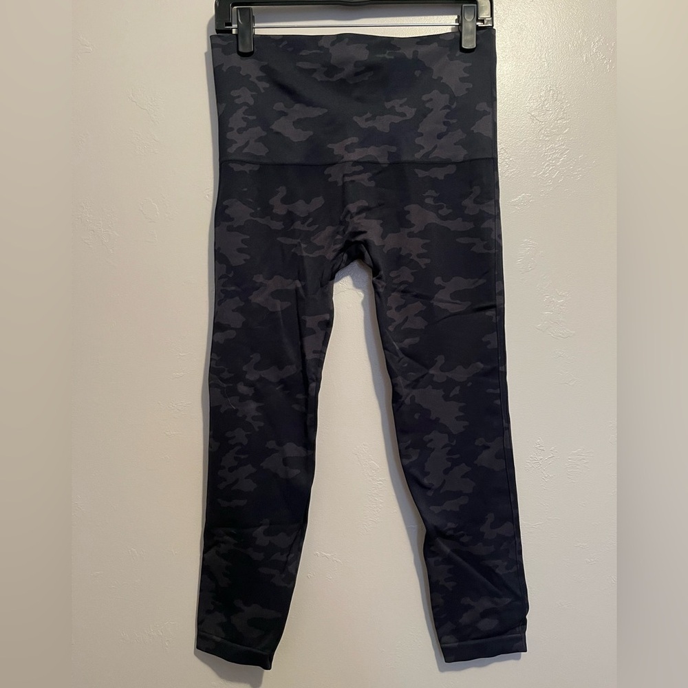 SPANX Look at Me Now Seamless Leggings - Camo - Picture 3 of 12